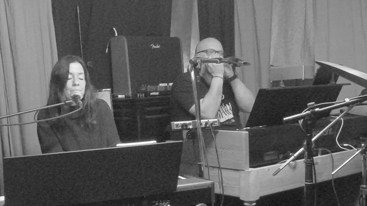 Lean on me (Sandro Cavazza) - Cover by Micke och Annika