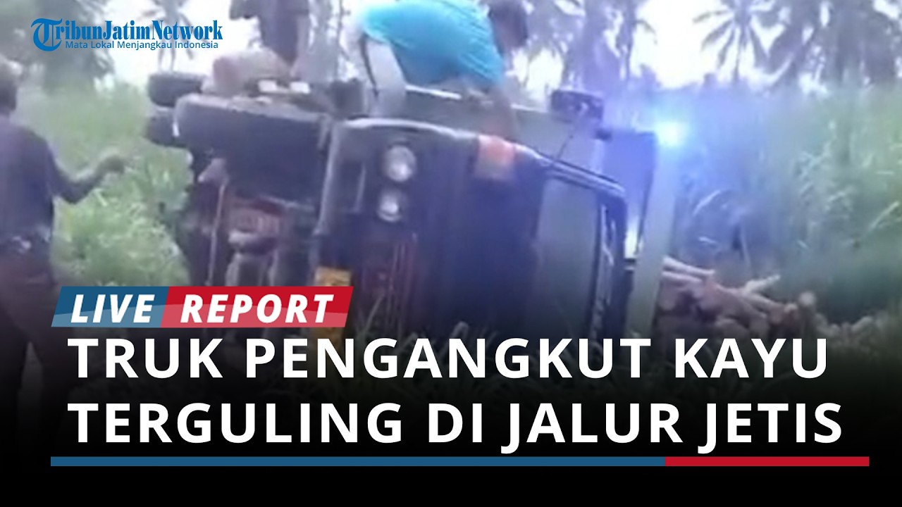 Truk Pengangkut Kayu Terguling di Jalur Alternatif Jetis, Bondowoso