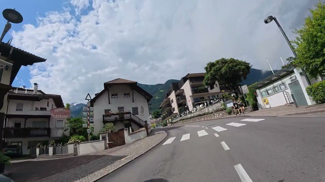Tour durch Dorf Tirol Teil 2