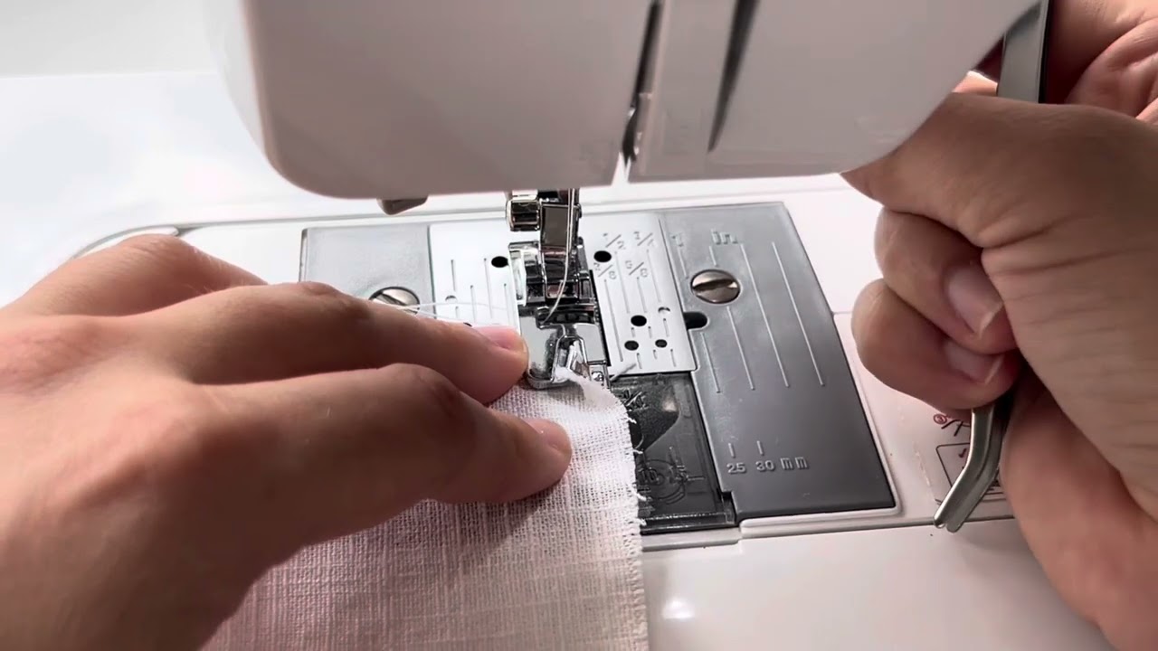 Jak šít na stroji s obrubovaci patkou?