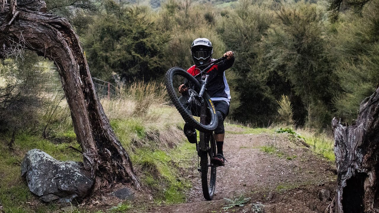 Raw: Nils Heiniger at Middle Hill Bike Park