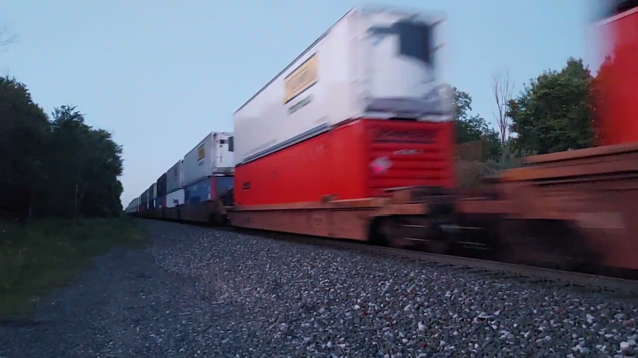 CSX I015 flies past paris road with a little horn show