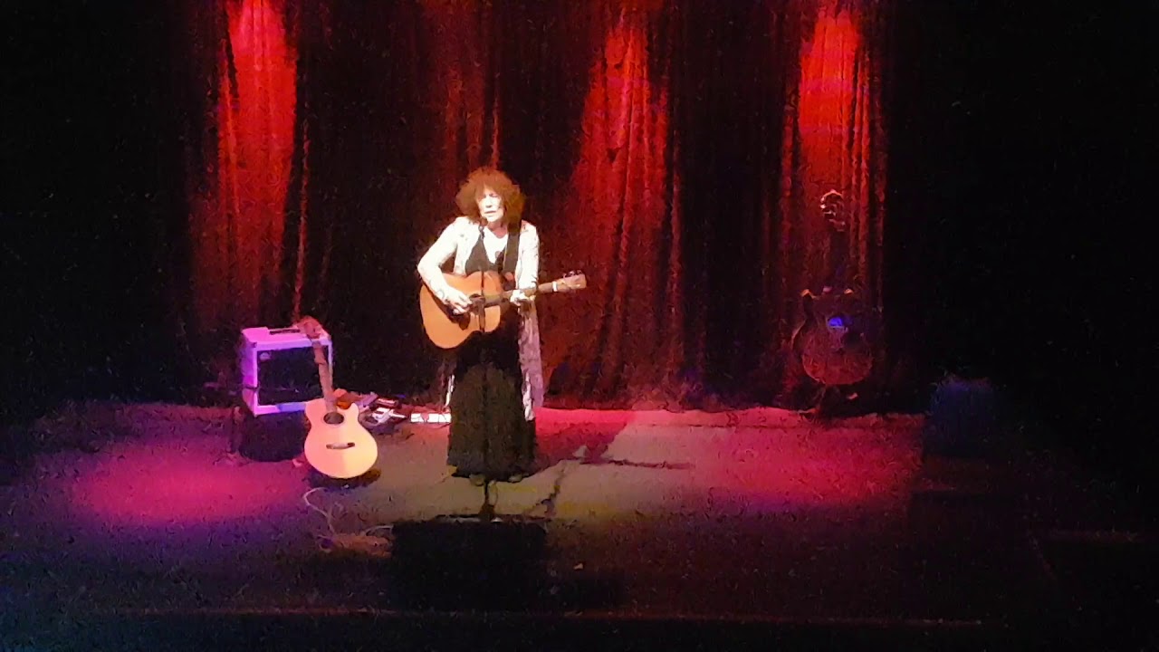 Bridget St. John - Ask Me No Questions - Live at Hebden Bridge Trades Club
