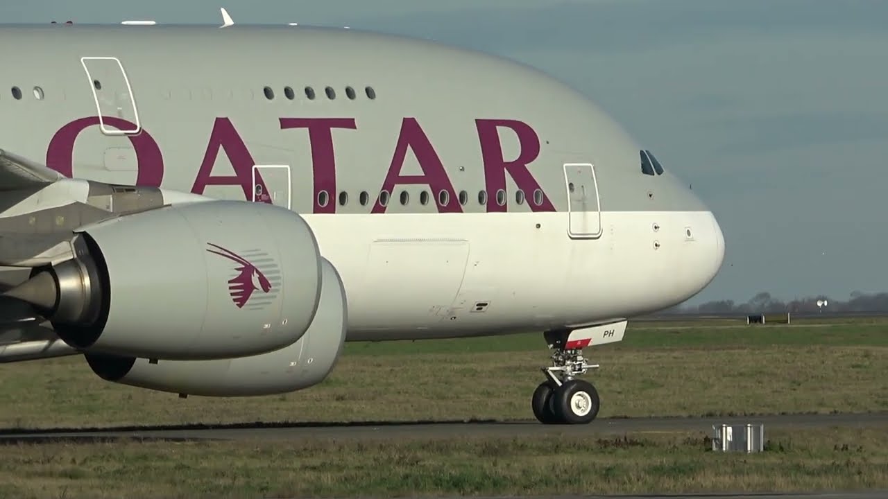 (4K) Aircrafts Close-up around Paris CDG I A380, A350, B777, B787