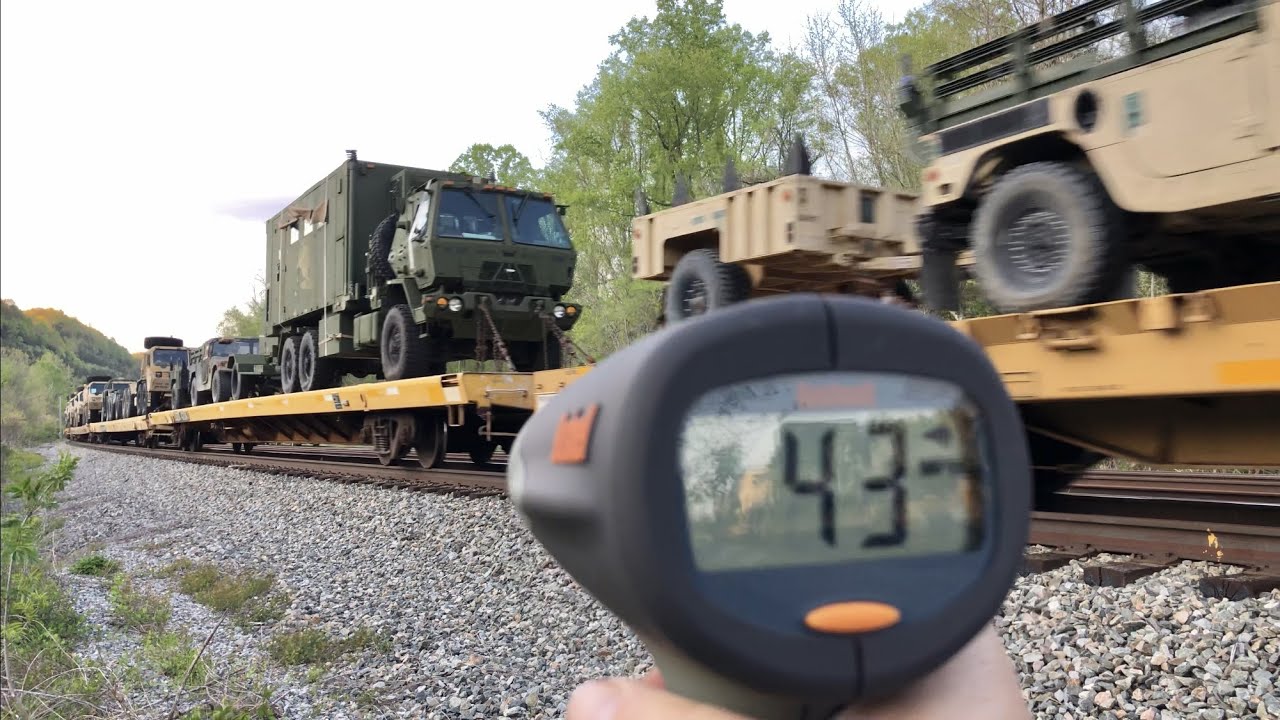 Лучший военный поезд, который я когда-либо видел! Давайте проверим его скорость с помощью радара!...