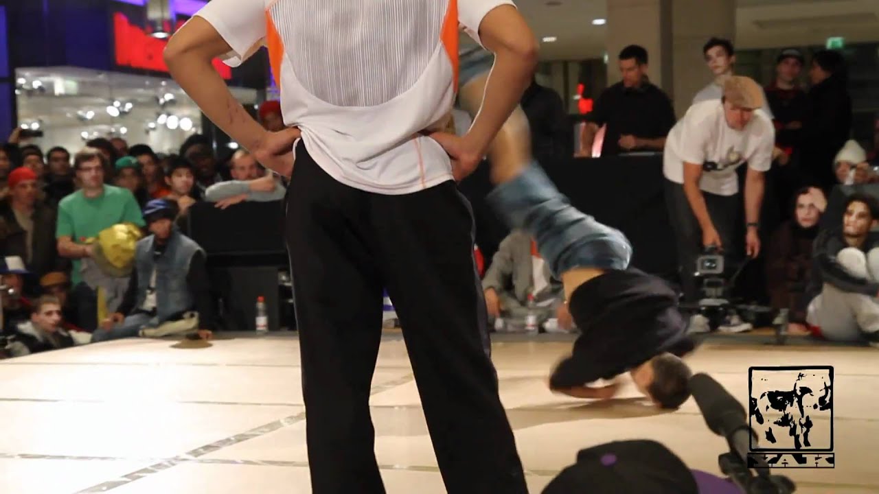 BATTLE OF THE YEAR BOTY 2009 1on1 - LILOU VS FLYING BUDDHA by YAKfilms