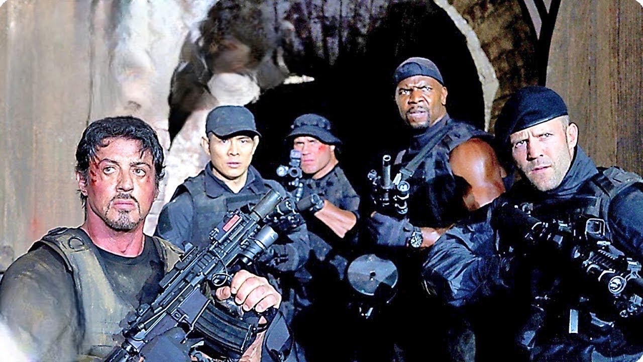 زعيم فريق مرتزقه بيجمع فريق من المقاتلين عشان يحاربو جيش كامل | ملخص ثلاثيه The Expendables