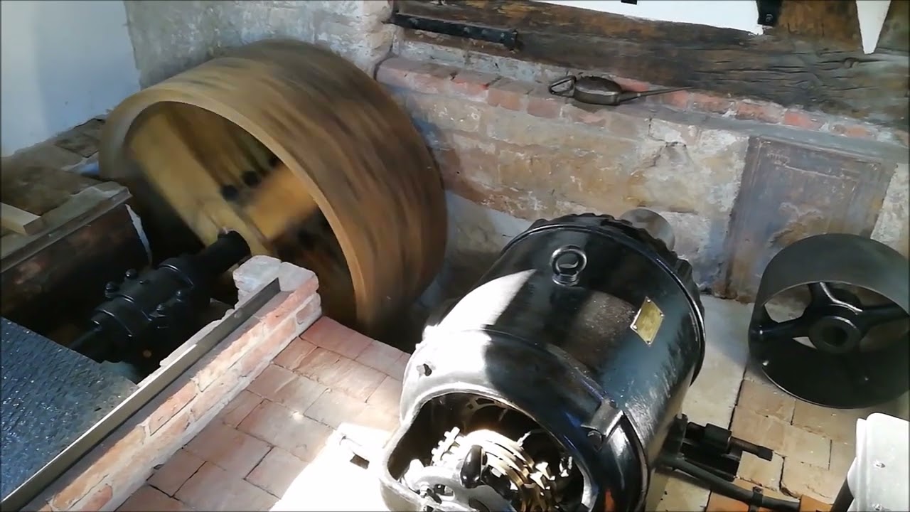 Mühle Neubruchhausen, Herford Dieselmotor / Standmotor mit 40 PS von 1934.