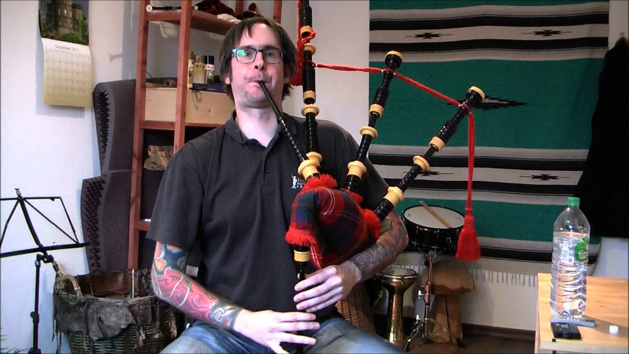 Lawrie Soundsample: Highroad to Gairloch + Mairi's Wedding on Bagpipe
