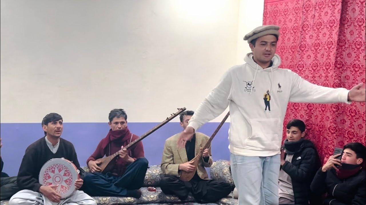 Har Gulo Sefat Hanun Ma Gulfamo Thana Shar//Singar Naveed Ahmad//Dance By Adil Ahmad//Khowar Song