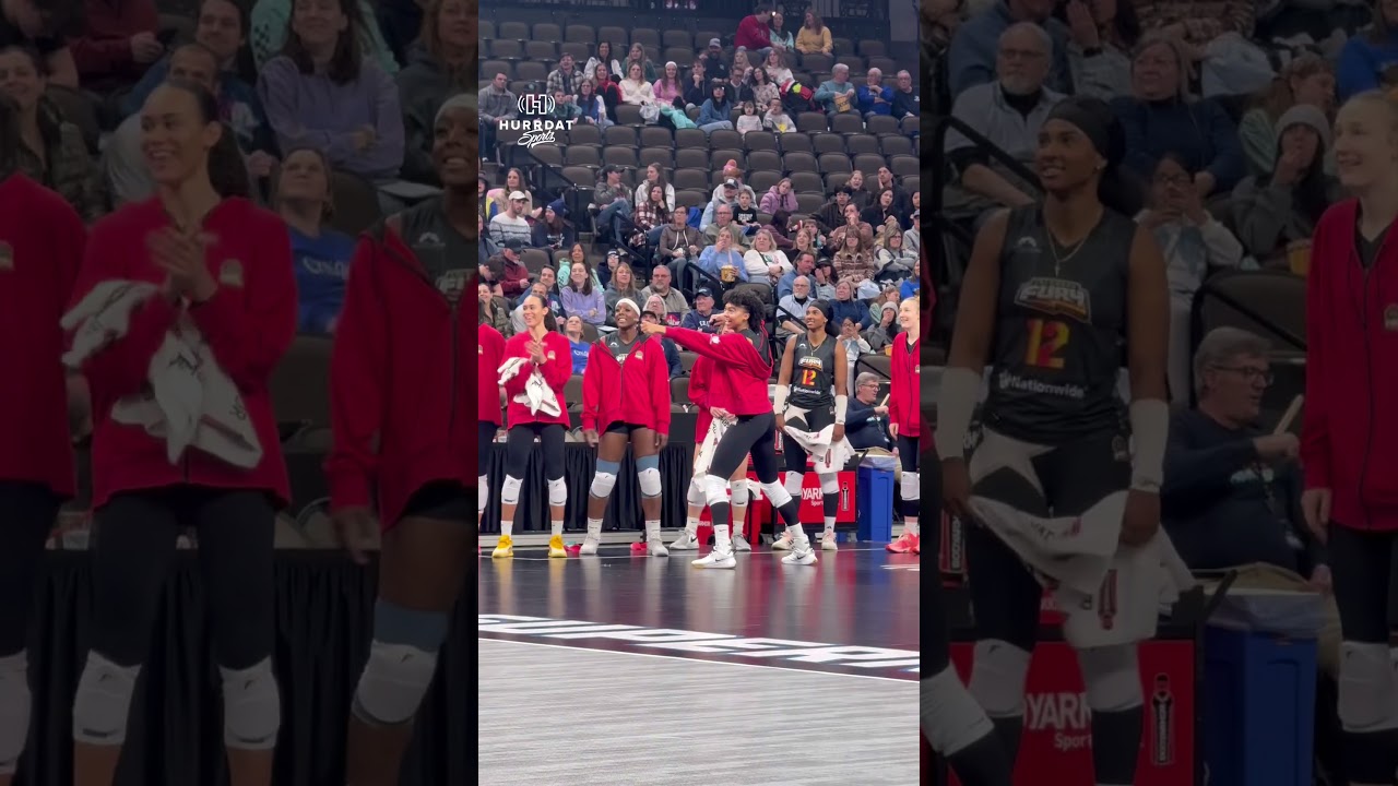 While waiting for a challenge call, the Omaha Supernovas and Columbus Fury broke into a dance battle