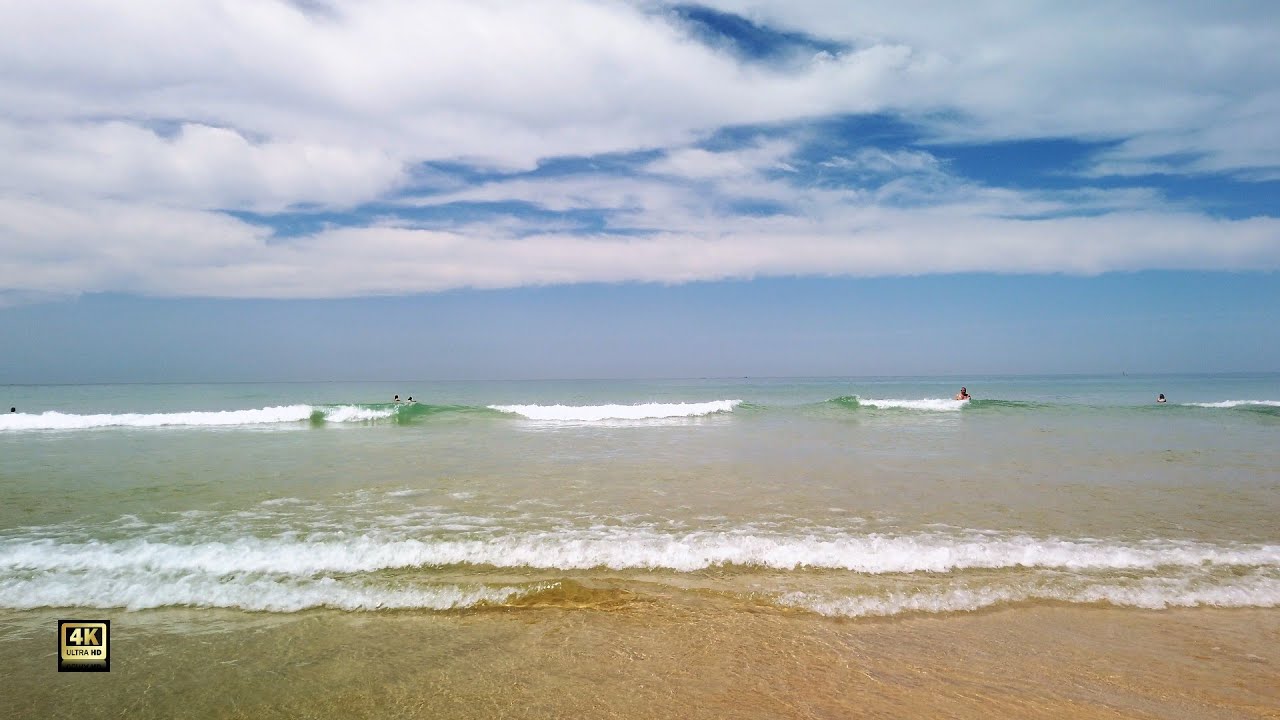 Conil de la Frontera (C&aacute;diz) - Spain  ⛱️🌅 Paseo por la playa de los bateles - 4K