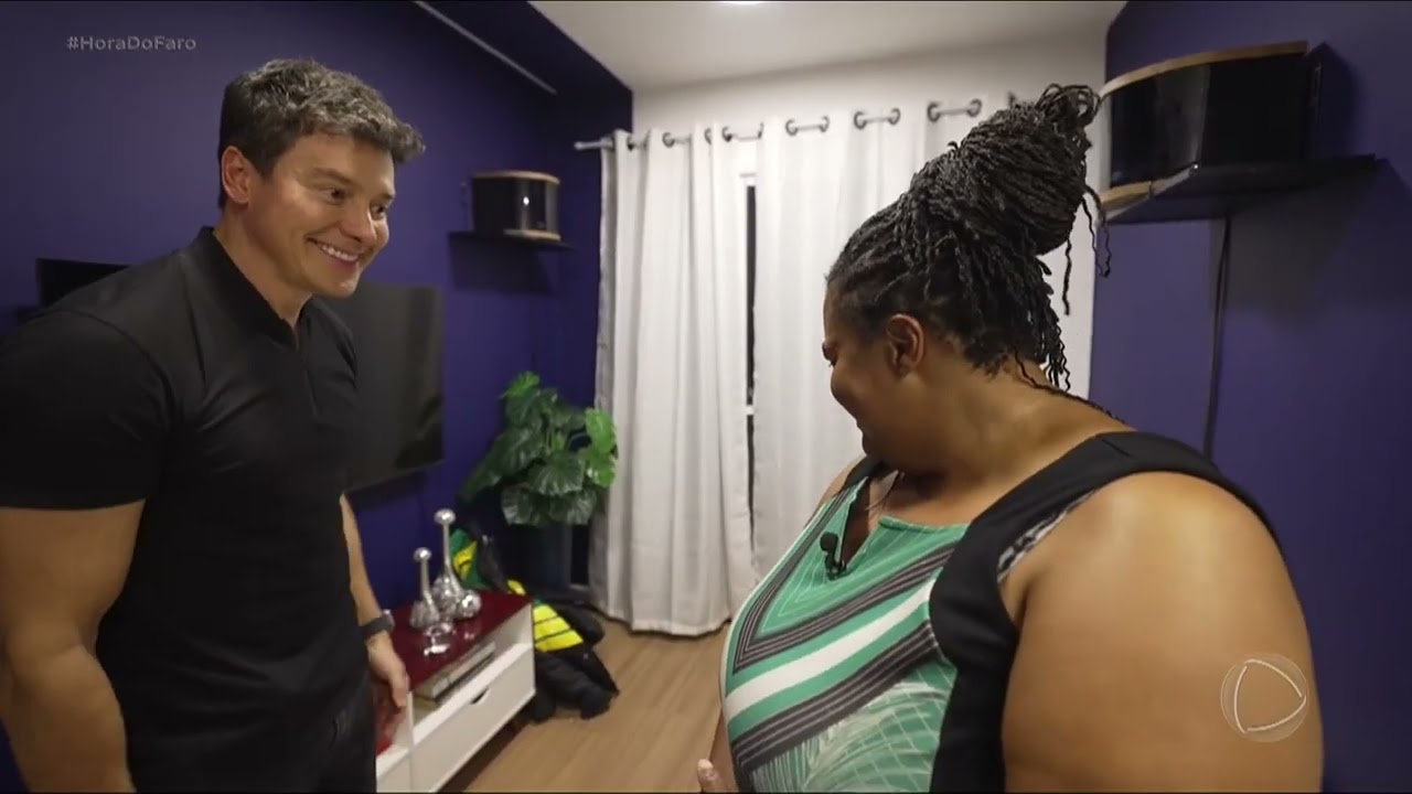'Hora do Faro': Valquíria emociona-se ao ver a casa reformada e conhecer a cantora Bruna Karla
