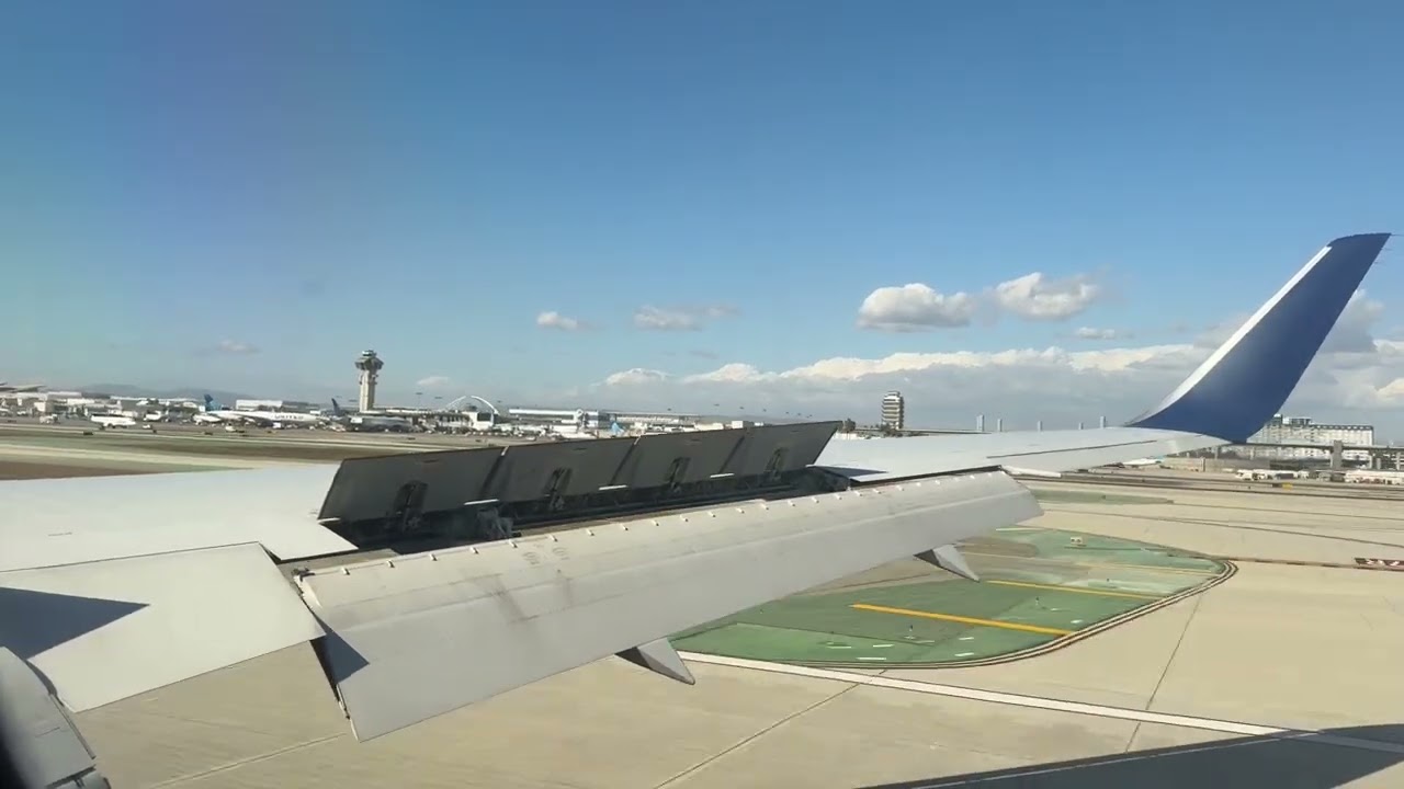 Delta 767-300ER landing at LAX