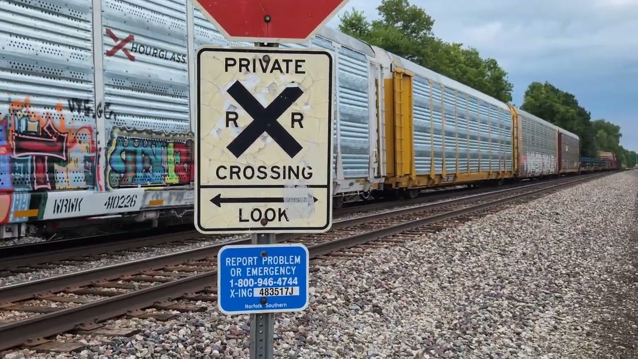 Norfolk Southern something wrong with this train in wentzville?