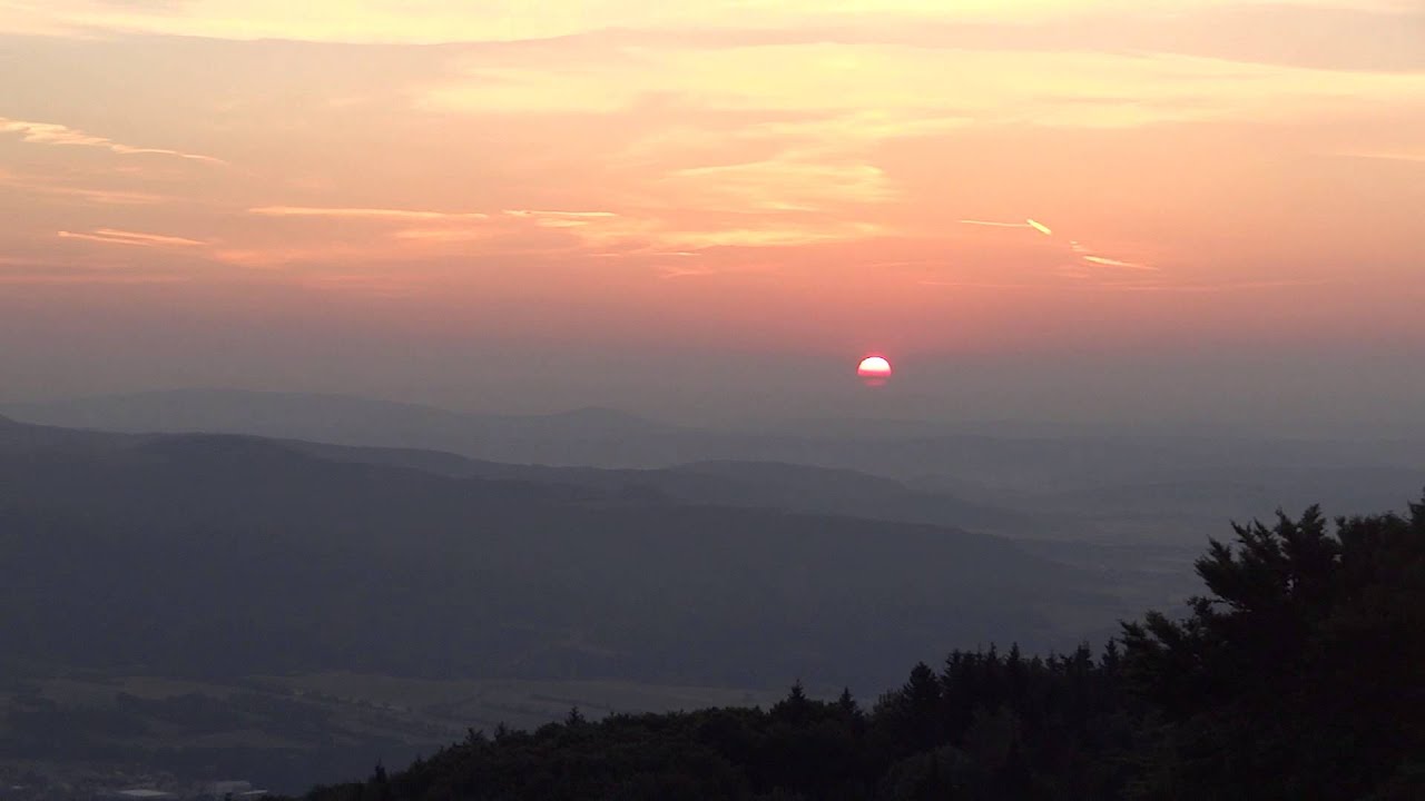 Sonnenaufgang am Kreuzberg zur Sommersonnenwende an der Gemündener Hütte