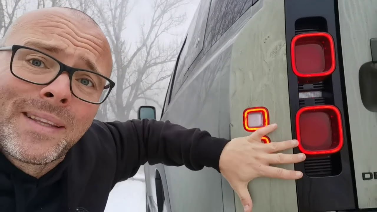 A ZDRŽI 100-KILSKEGA DECA?! - Land Rover Defender - VLOG #840
