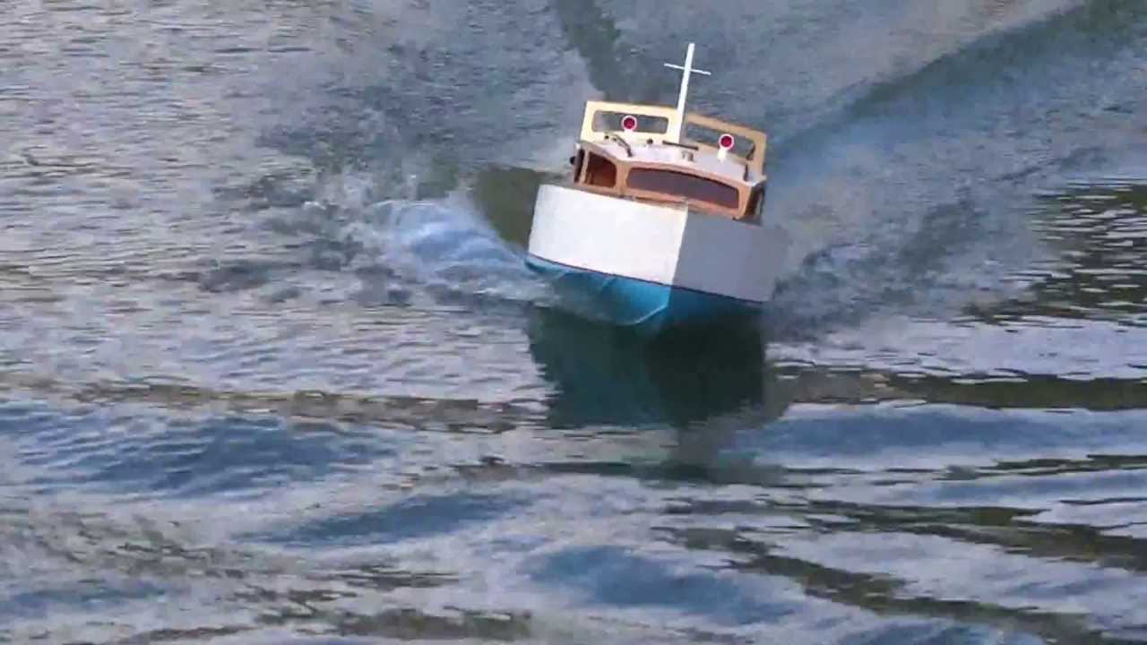 Fairey Huntsman 28' R/C Model Boat with Astro 860-5T Brushless Motor