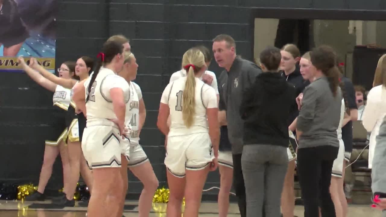 Basketball 2 Night: 'Hounds, Savannah split doubleheader; Hiawatha takes 2 against Troy