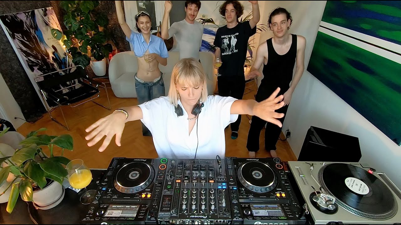 Anna Ullrich | House of Ludic | The Living Room