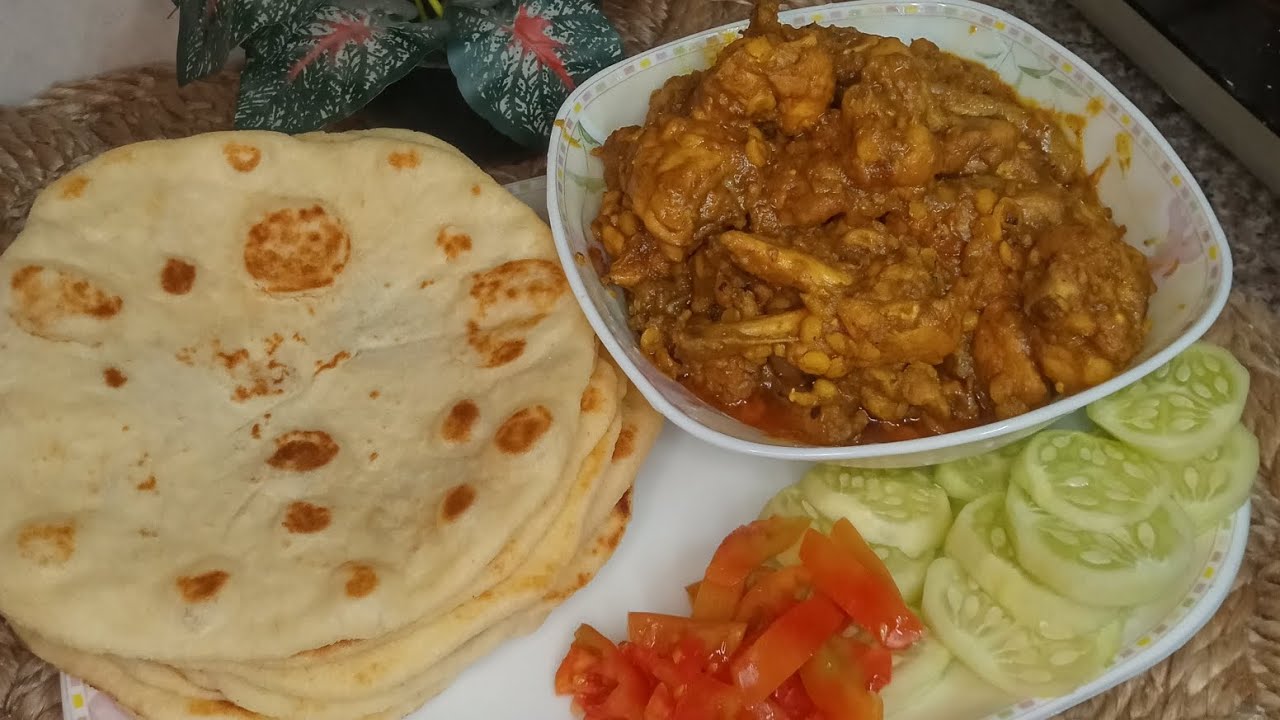 আজকের ইফতারির জন্য তৈরি করলাম ছোলার ডাল দিয়ে মুরগির মাংস ও সুজির পরোটা। 