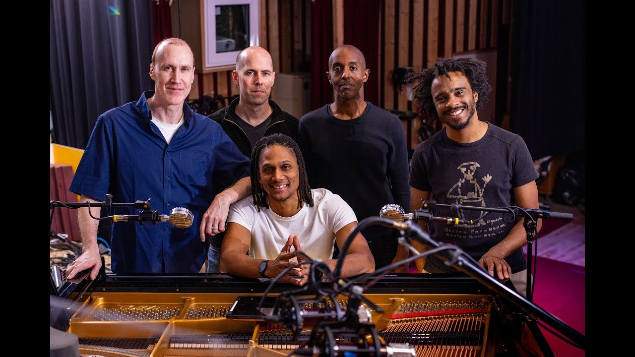 Stay In The Light Session live TSF Radio Paris France, march 27 2025.  Thanks to the TSF team!