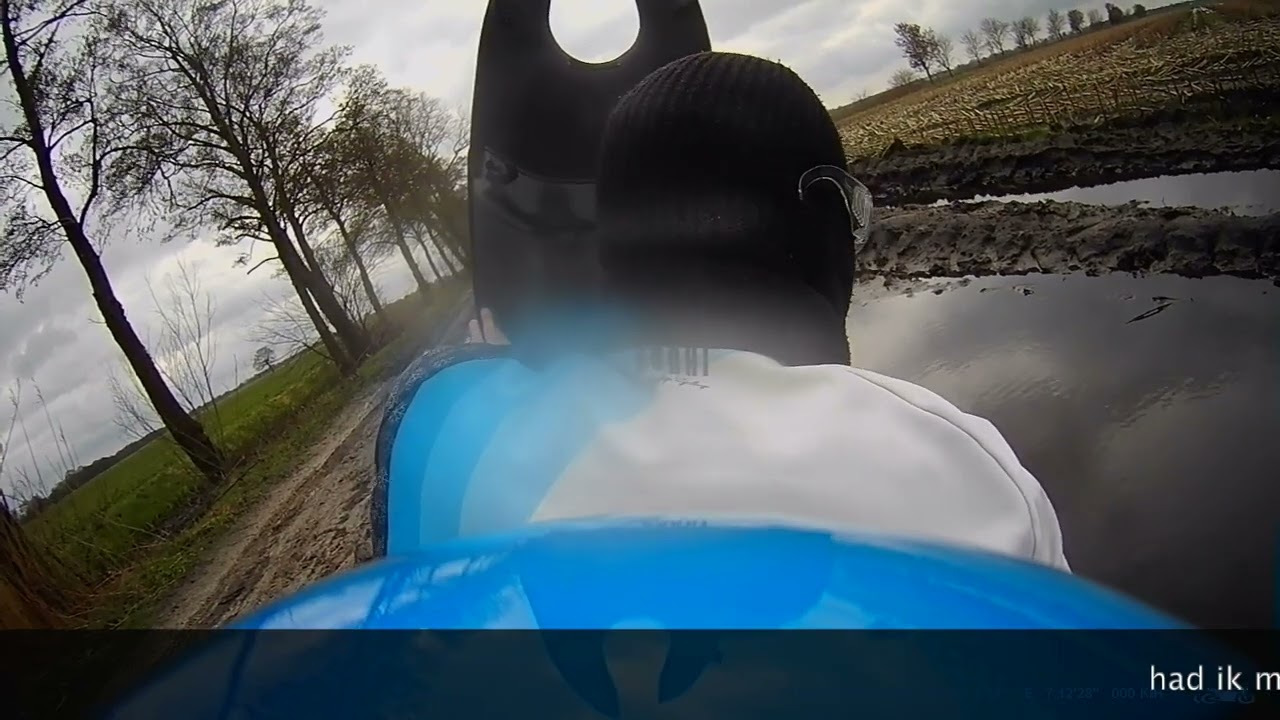 Het geheime leven van de velomobiel. Een bad nemen.