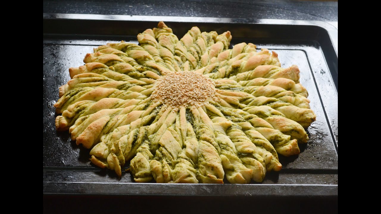How To Make Sun Shaped Twisted Pull Apart Bread With Spicy Filling - Recipe
