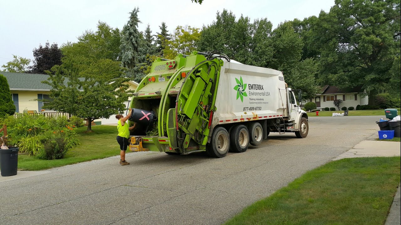 Emterra Environmental: Freightliner M2 106/ UHE Split Rear loader
