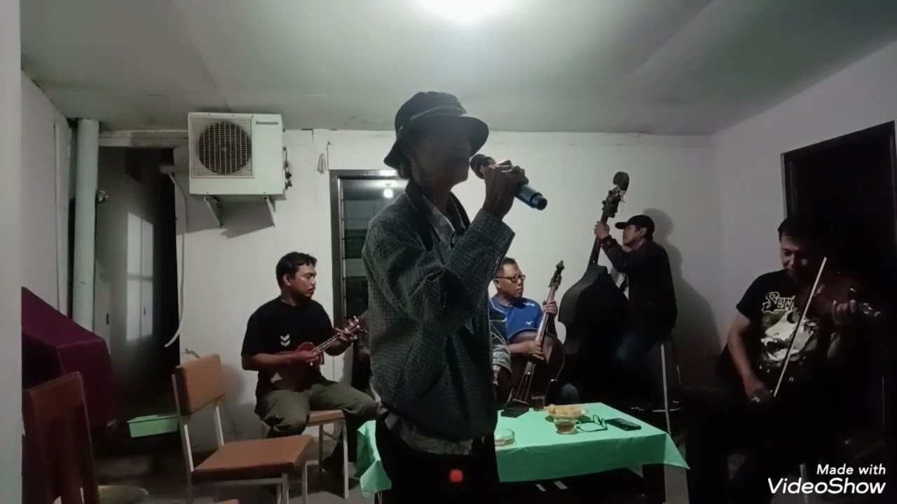 Latihan musik keroncong