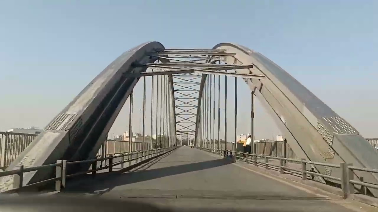 Cruising Through Ahvaz: A Mesmerizing Drive Through the City's Streets 🚗✨