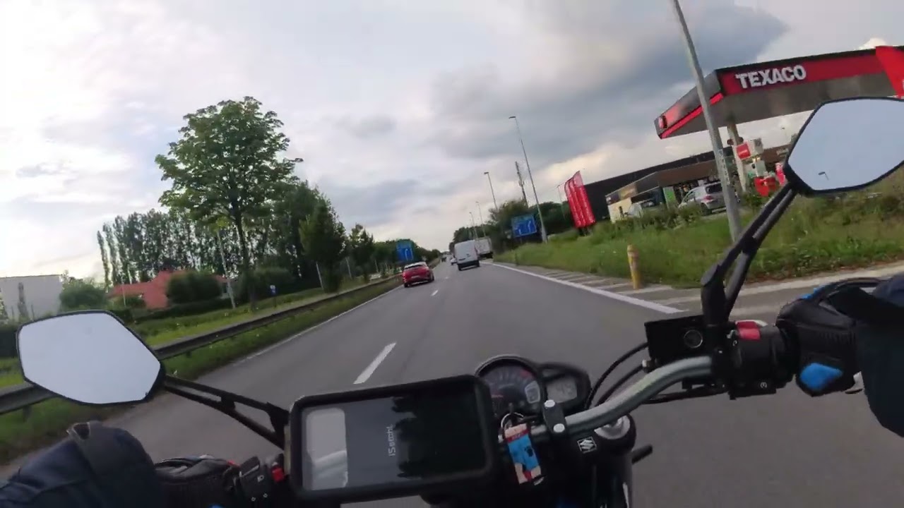 [NCM] SUZUKI GLADIUS SFV 650 Hop on for a relaxing sundown ride
