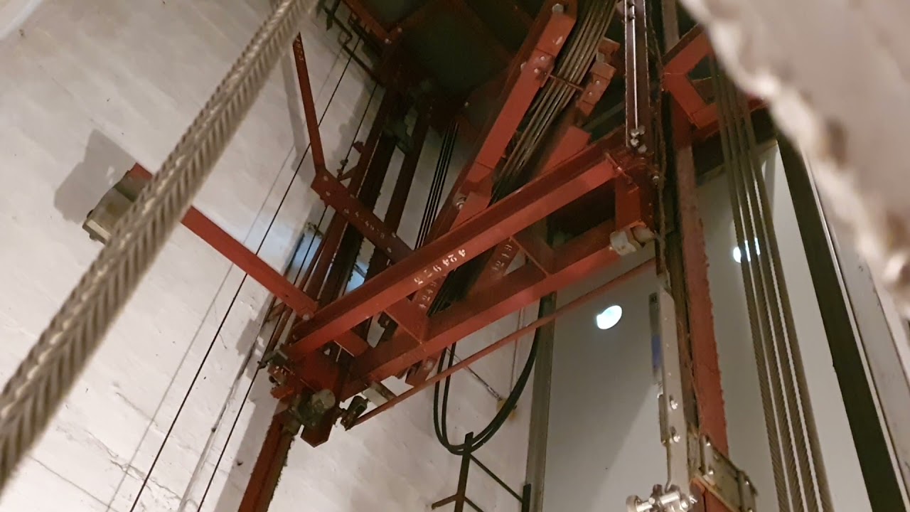 (Video 1/3) Schlieren traction freight elevator bottom drive 1970's in original condition