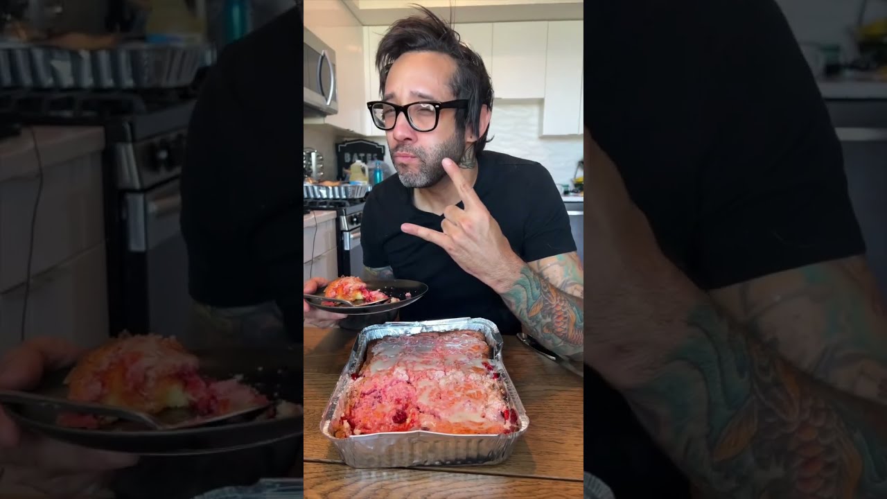 Easy one pan dessert for families!I make a strawberry pie and twinkie one pan cake.