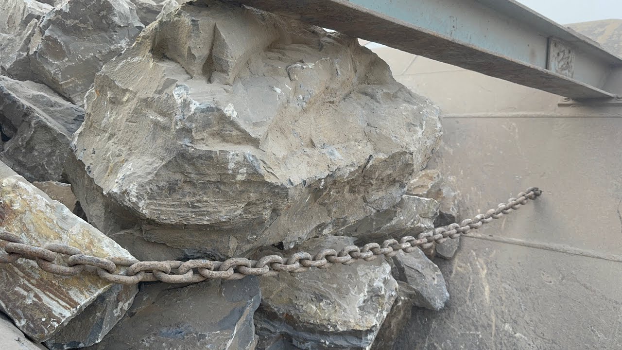‘Big Rock Crusher Machine: A Giant in Action” Big Rock Crushing: A Powerful Process”#stonecrusher