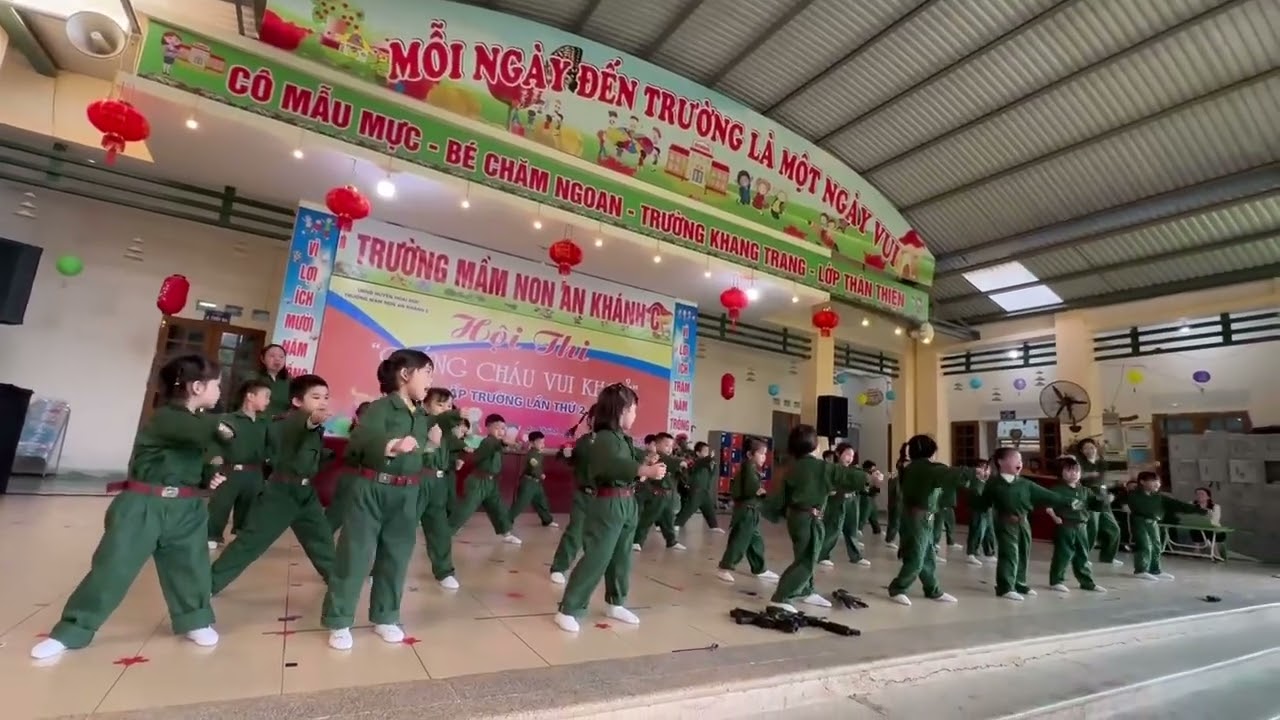 Khánh Ngọc biểu diễn ở trường 2024.01 p3