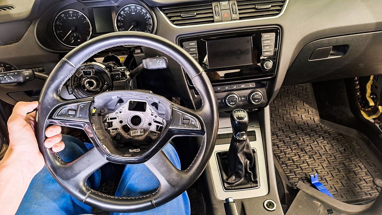 How to remove Steering Wheel: Skoda Octavia mk3