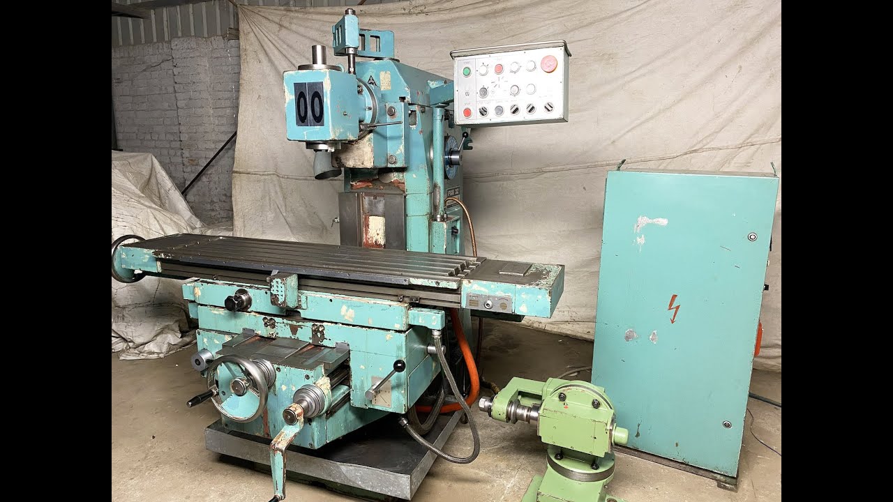 TOS FGU 32 Universal Milling Machine - Table 1250 mm x 320 mm