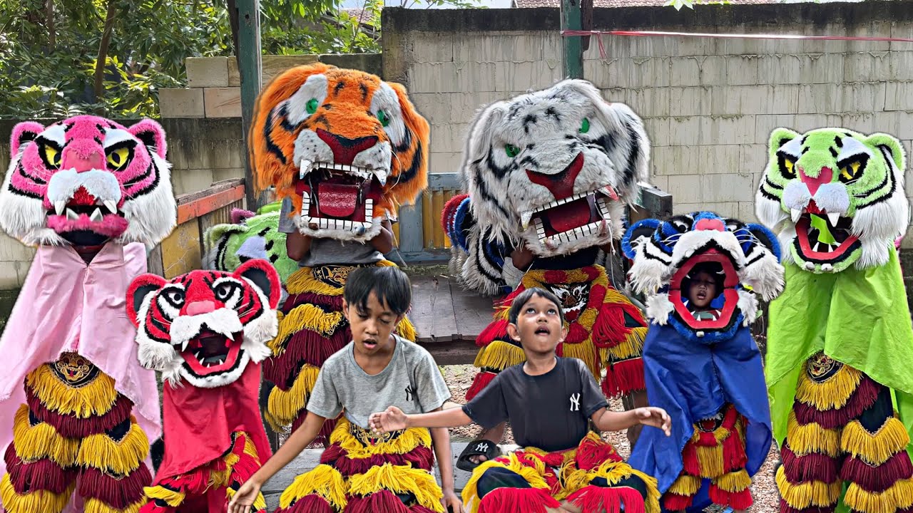 FAHRI DAN FAJAR BERMAIN SEPEDAH TIBA TIBA KERACUNAN JAJAN LANGSUNG BERUBAH JADI BARONGAN WARNA WARNI