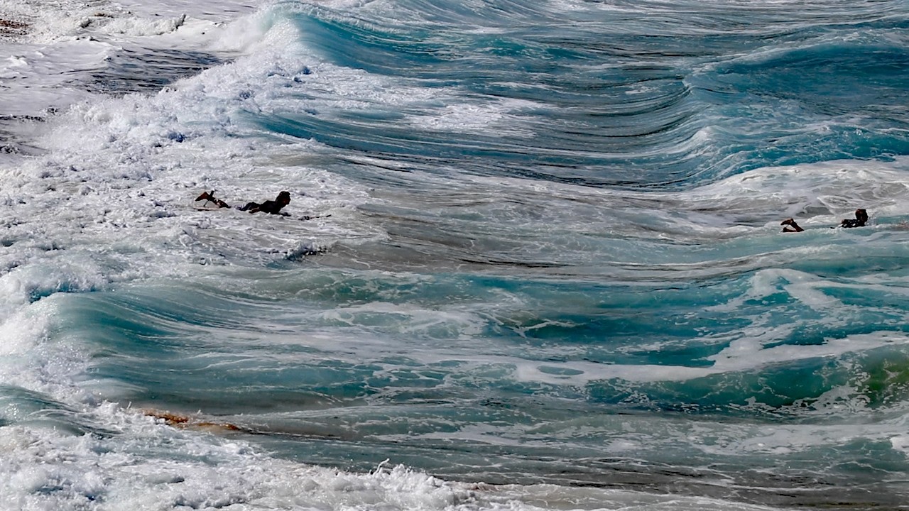 BRUTAL Paddle-Out, Paddle-Ins Waimea & Sunset Beach | North Shore Hawaii