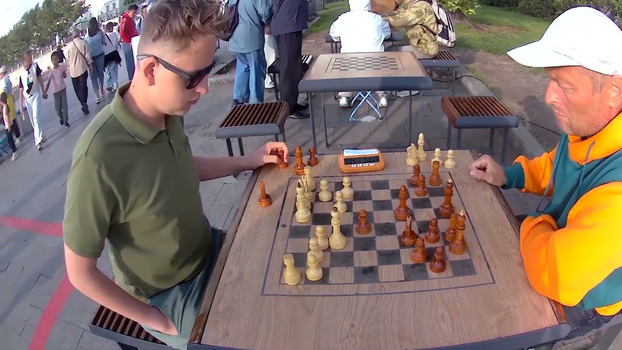 Молодой и быстрый, но две королевы поставили точку в игре партии с прохожими 6.07.2025г.
