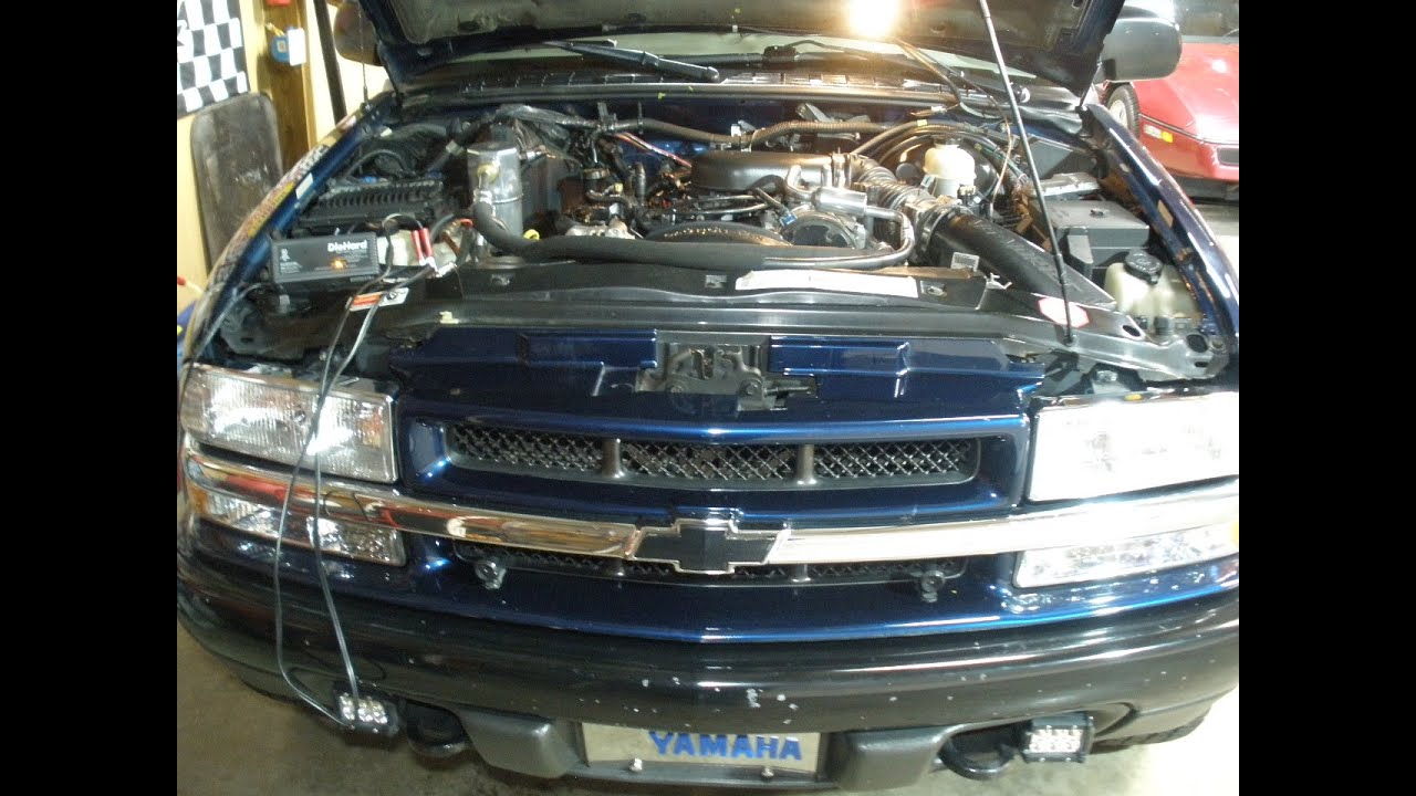снятие топливопроводов на s10 zr2 blazer 1998-2004 годов для замены системы впрыска топлива Spide...