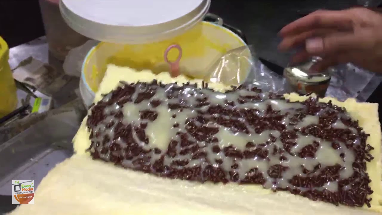 LARIS BANGET !!! ROTI BAKAR COKLAT PISANG DEPAN VOKASI UGM | YOGYAKARTA STREET FOOD #bikinNgiler