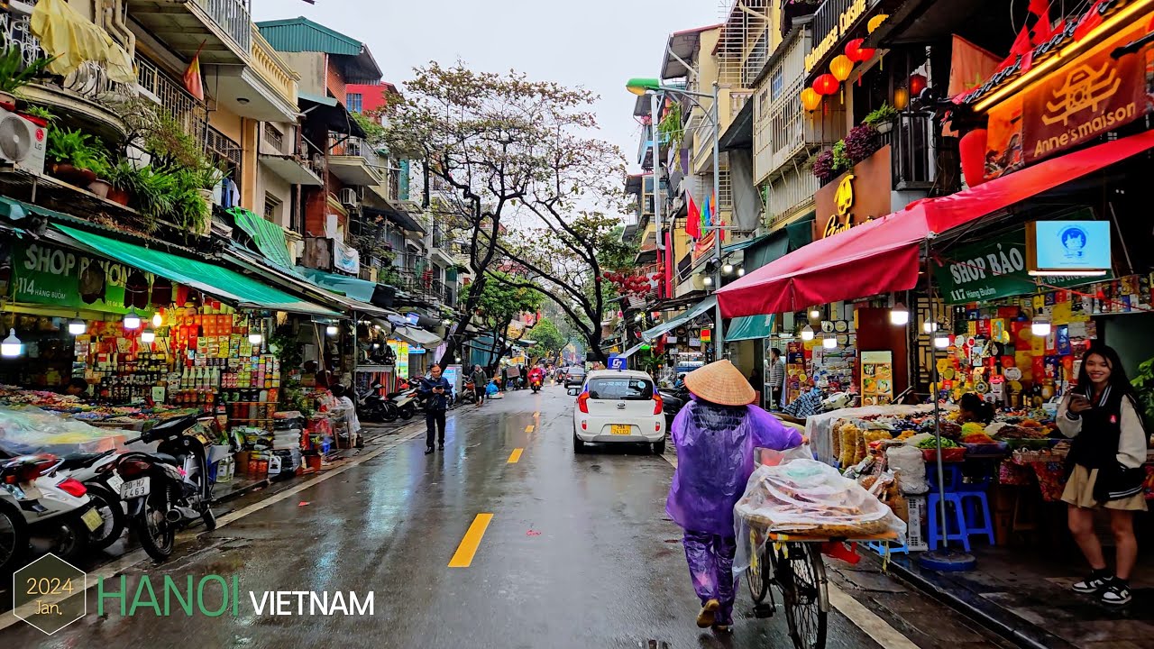 Ta Hien Street, seen from a rickshaw •[4k] Hanoi, Vietnam