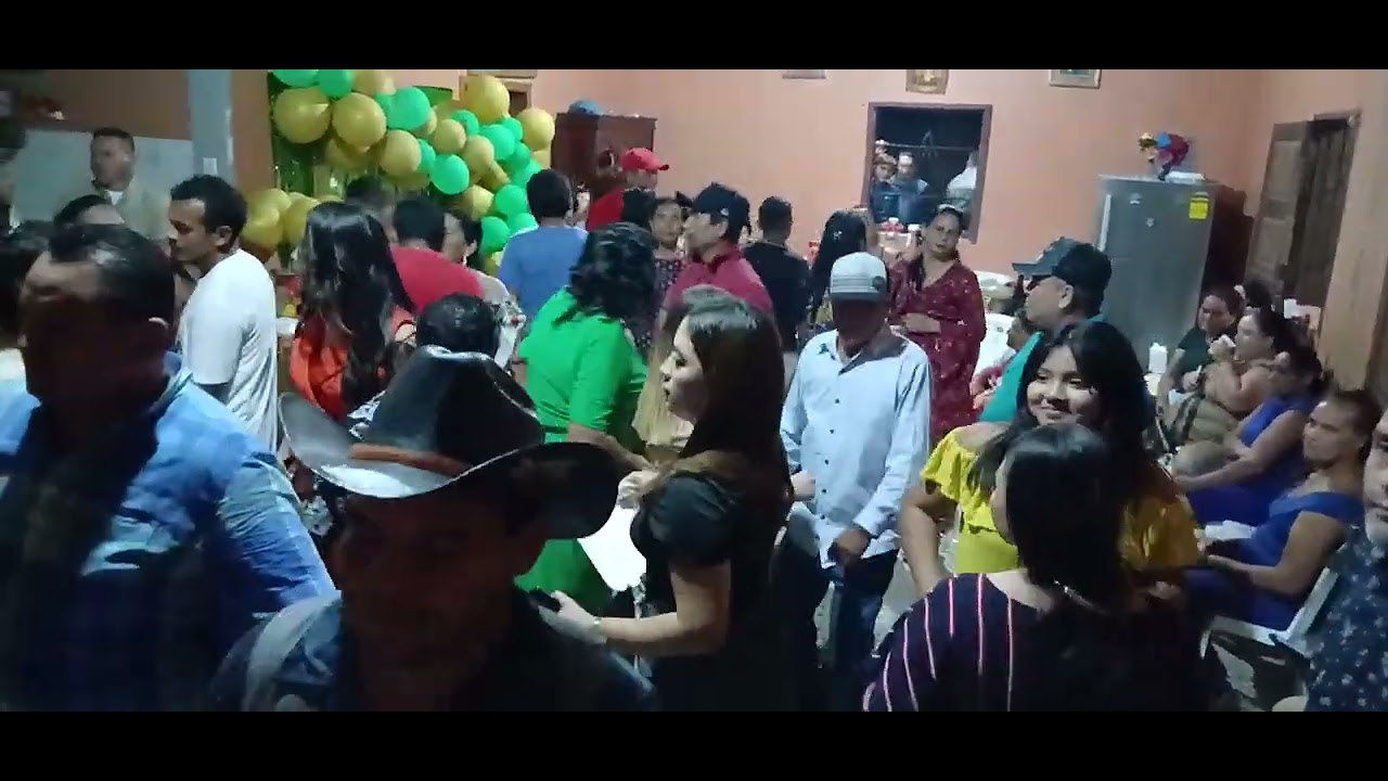 Ella bailando punta es una modelo fiel los hermanos cuevas.