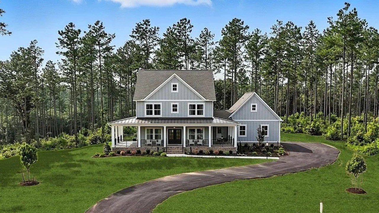 Gorgeous 5 Bedroom Modern Farmhouse with HUGE Wrap Around Porch