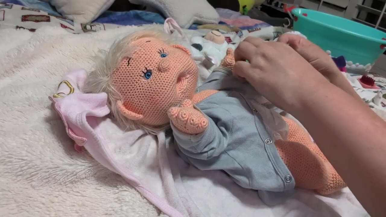 Bubba the traveling doll gets a bath 💕