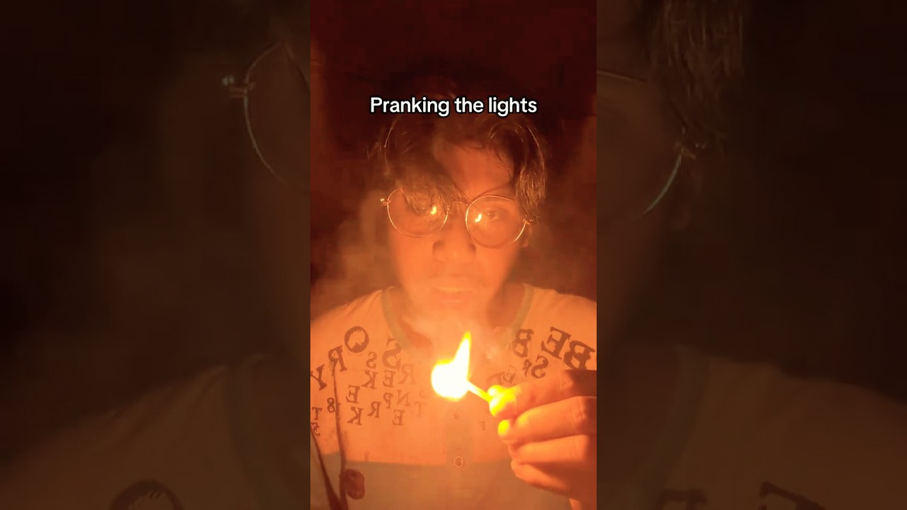Pranking the lights 😹😱 #prank #pranking #viralvideo #ytviral #shorts
