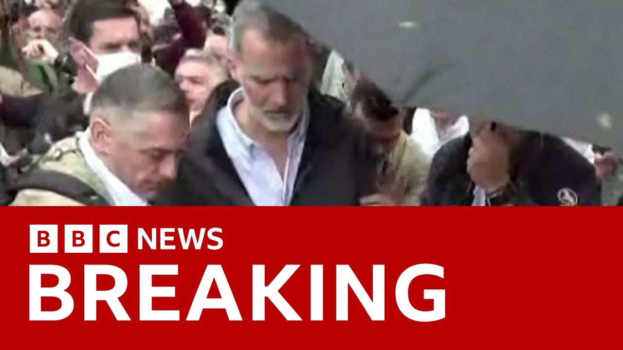 Angry crowds confront Spanish king in flood-hit Valencia | BBC News