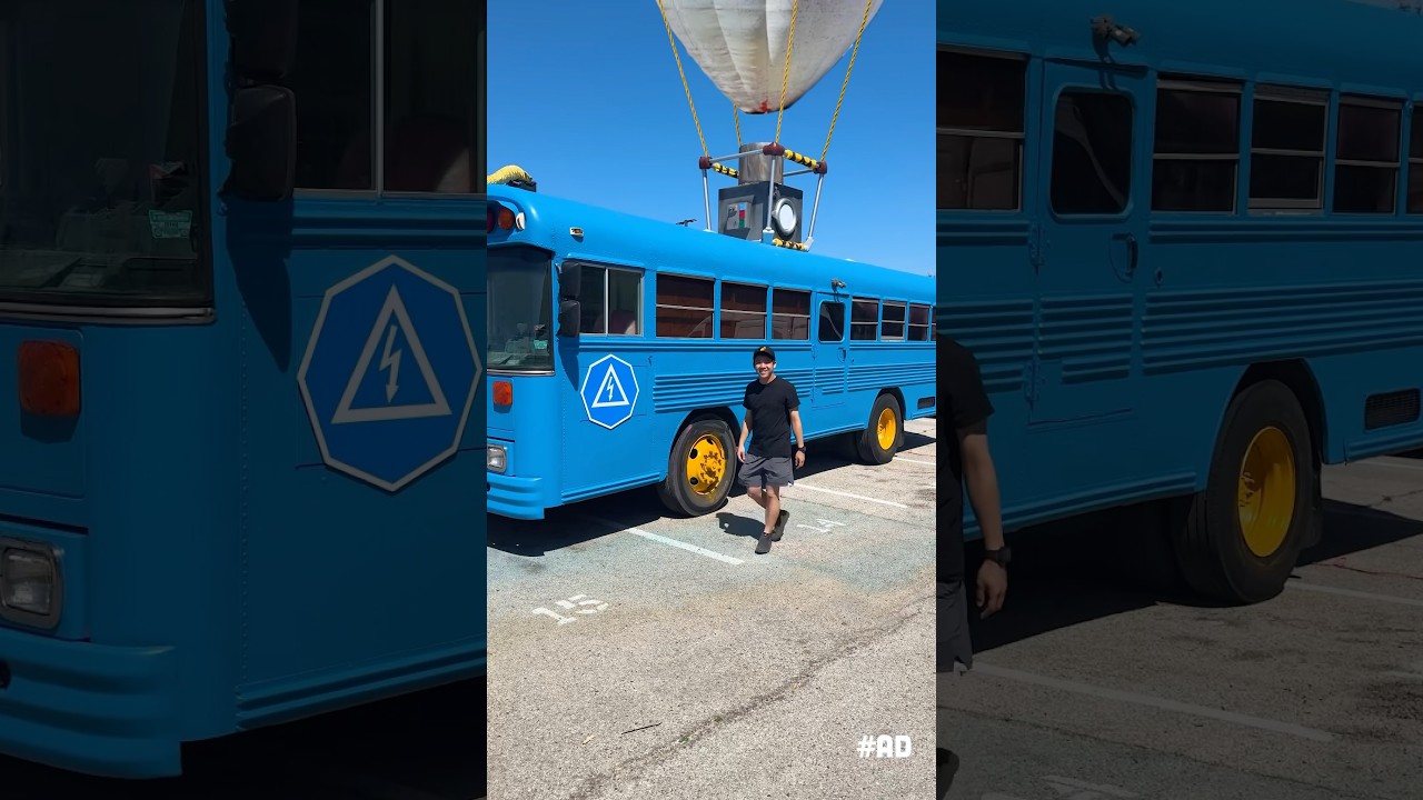 Fortnite Battle Bus vs Fortnite Battle Bus! 🚎💥